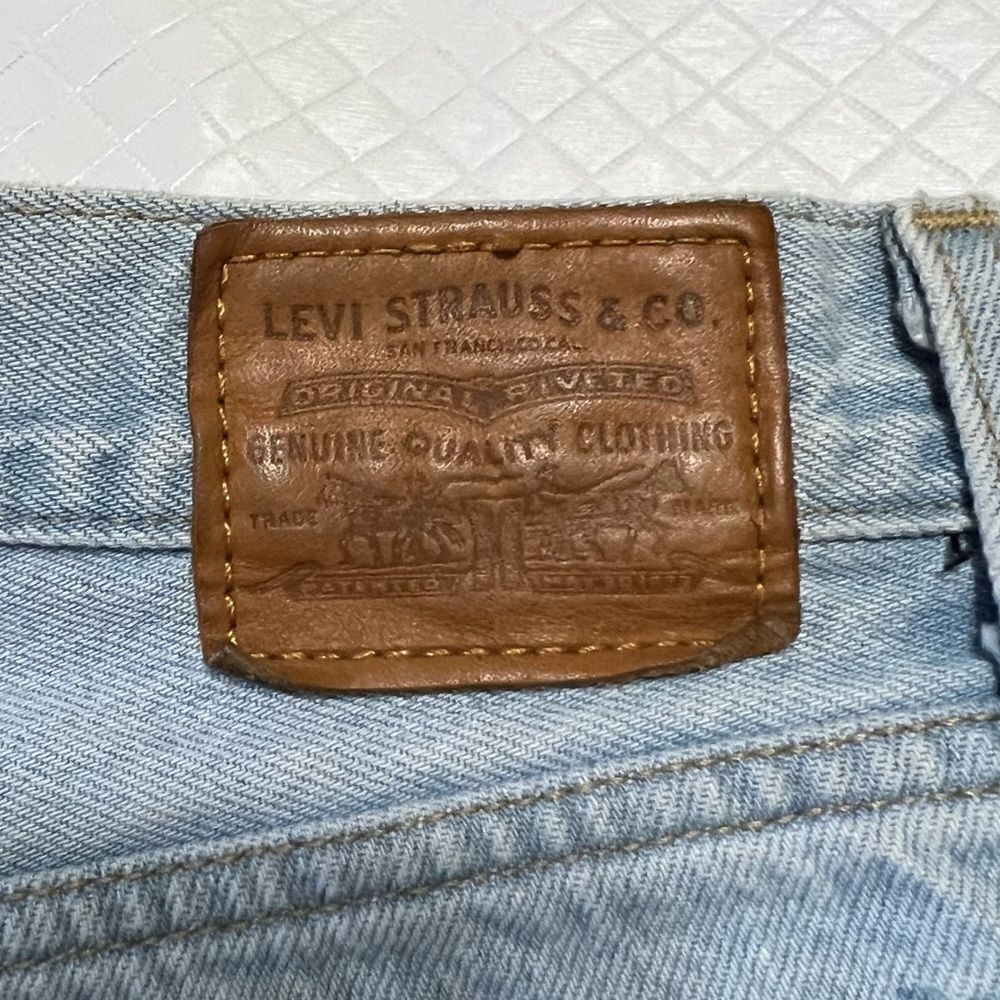 Levi’s Wedgie Jean Shorts Cutoffs Raw Hem Light Wash Button Fly Premium Size 28 - Picture 11 of 15